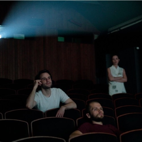 SAMOTÁRI  (site specific na motívy hry The Flick od Annie Baker)